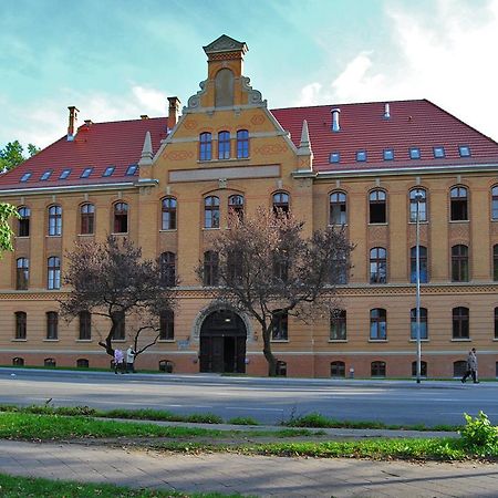 Younior-Hotel Stralsund Exterior photo